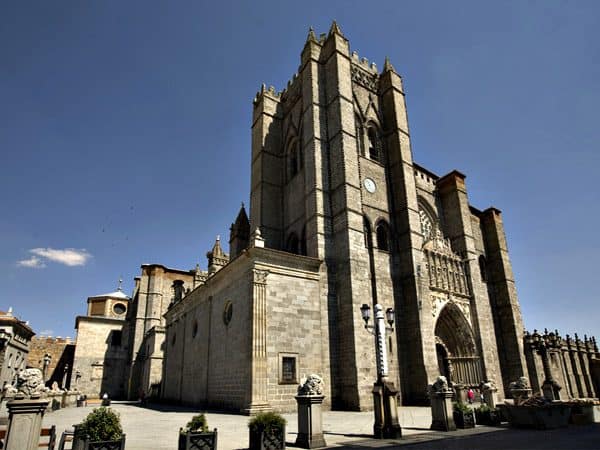 Catedral del Salvador de Ávila - lugar que visitar en Ávila - Ilutravel.com