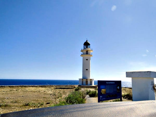 Faro de Cabo de Barbaría de Formentera - Turismo en Formentera - Ilutravel.com