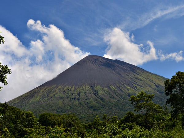 Volcán San Cristóbal de Chinandega - Lugares de interés de Chinandega - Ilutravel.com