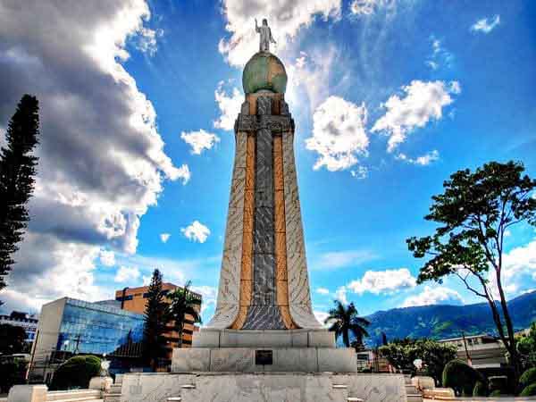 Monumento Divino al Salvador del Mundo - Turismo en San Salvador lugares que ver - Ilutravel.com