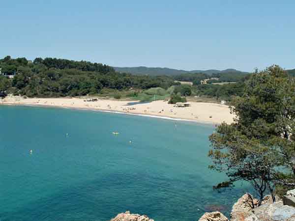 Playa del Castell de Palamos - Girona provincia y capital todo para visitar - Ilutravel.com