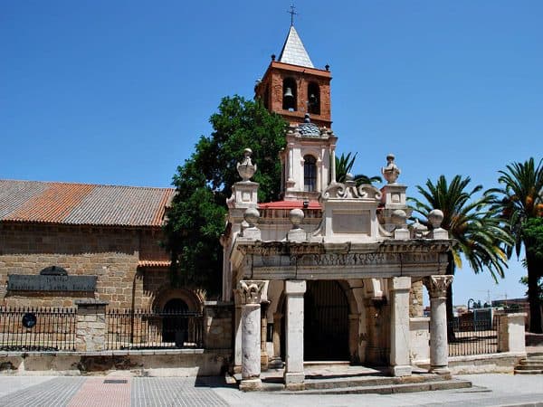 Basílica de Santa Eulalia-Templo de Marte de Mérida - Turismo 2 días Mérida - Ilutravel.com