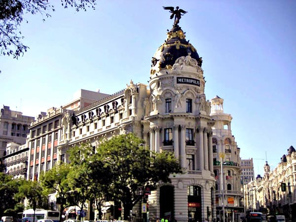 Edificio Metrópolis de Madrid - Visitar MAdrid haciendo turismo 3 días - Ilutravel.com