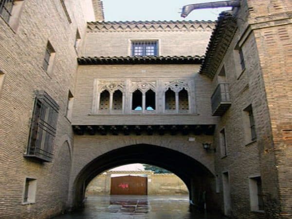 Arco y Casa del Deán - Dos días en Zaragoza de turismo - Ilutravel.com