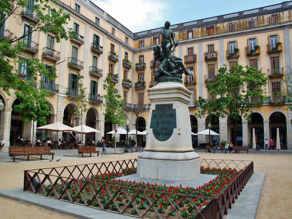 Plaza de la Independecia de Girona - Lugares importantes para conocer en Girona - Ilutravel.com
