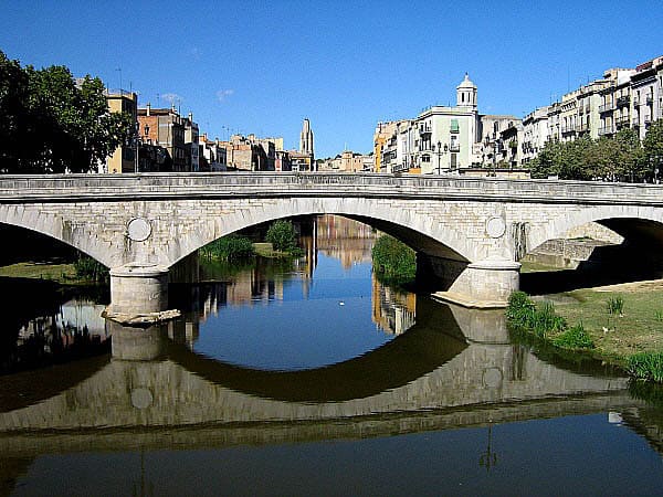 Pont de Pedra de Girona - Donde alojarse en Girona - Ilutravel.com