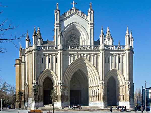 Catedral Nueva de Vitoria - ilutravel.com