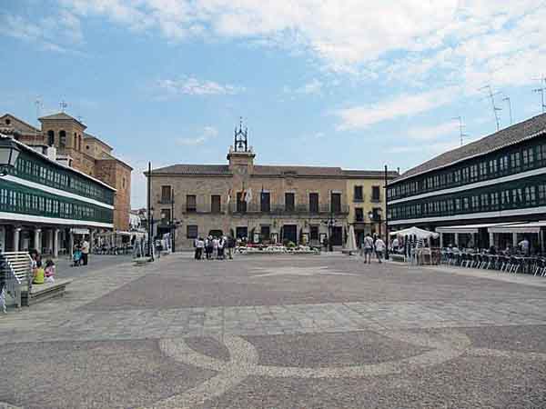 Plaza Mayor de Almagro - Sitios que visitar en Almagro un día - Ilutravel.com