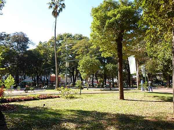 Plaza Uruguaya Asuncion - Visitar Asunción de turismo - Ilutravel.com