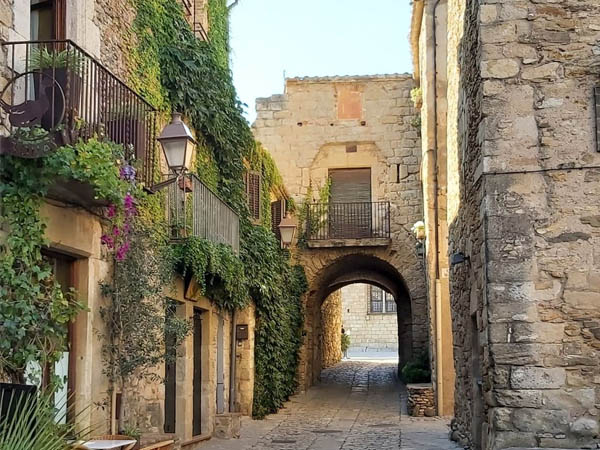 Vista de Peratallada, pueblo bonito de Girona