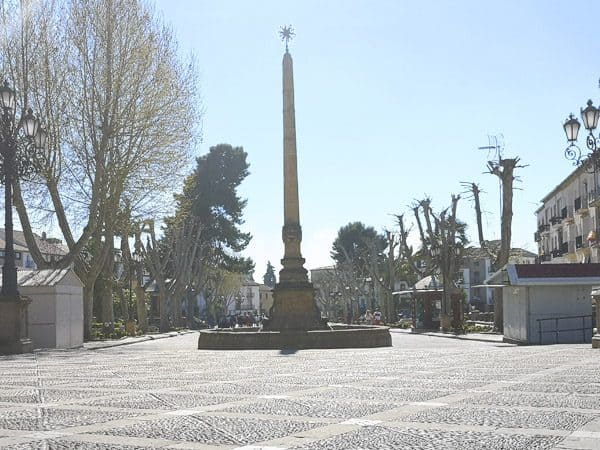 Plaza de España de Baeza zona - donde dormir donde alojarse en la ciudad - Ilutravel.com