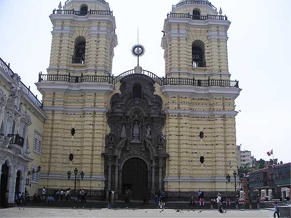 Basílica de San Francisco de lima - Todo lo que visitar en lima haciendo turismo en dos días - Ilutravel.com